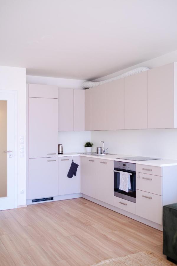 Newly Built Apartment In Vibrant Neighbourhood 프라하 외부 사진
