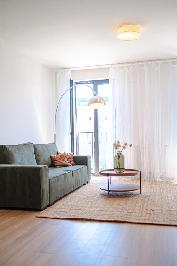 Newly Built Apartment In Vibrant Neighbourhood 프라하 외부 사진