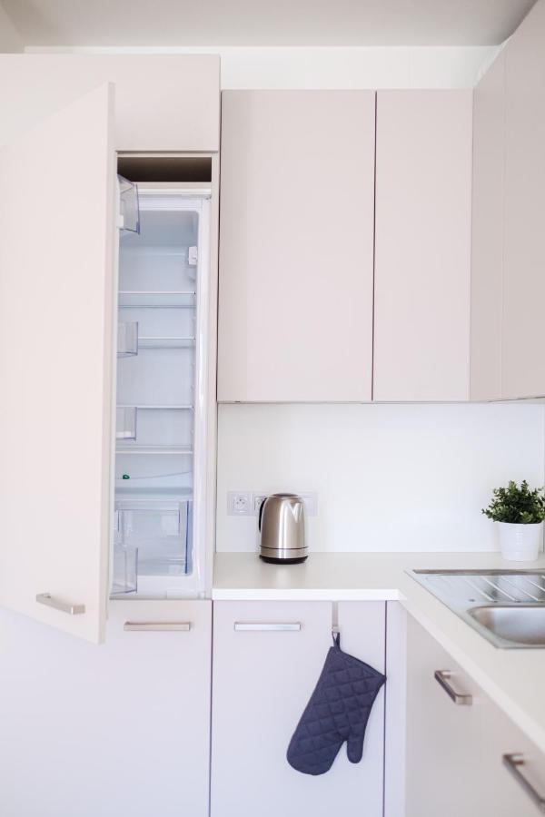 Newly Built Apartment In Vibrant Neighbourhood 프라하 외부 사진